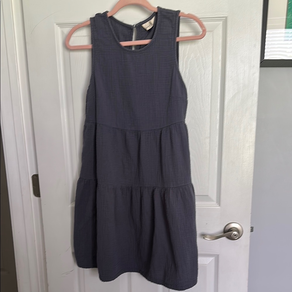 Sleeveless Gray women’s size small Dress with pockets